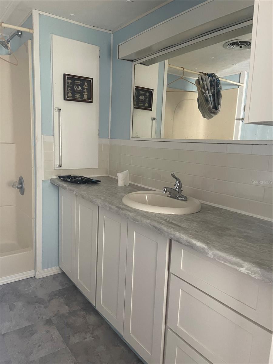 TB8475942 Property Photo