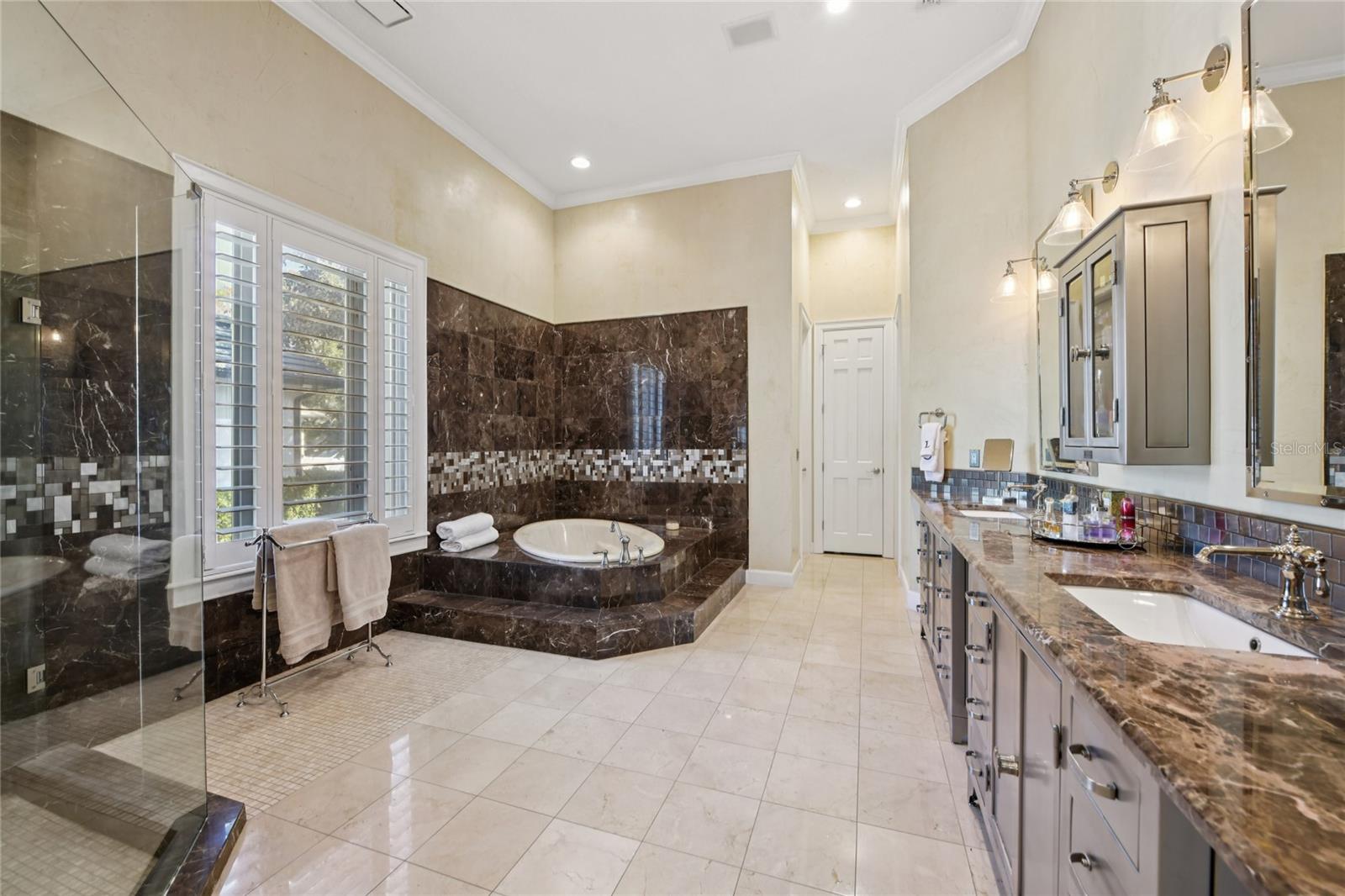 O6382287 Property Photo