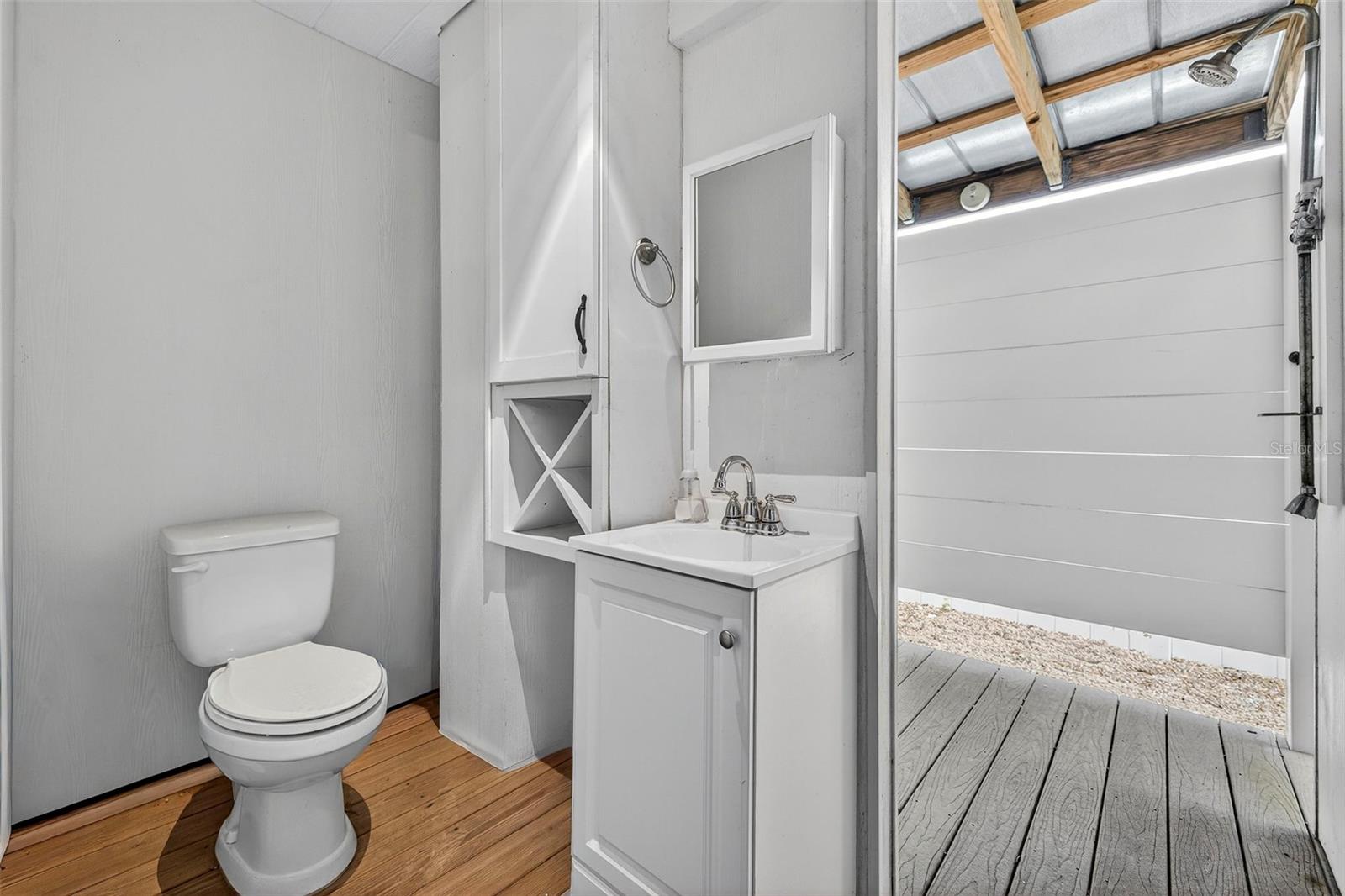 Full Pool bath and shower bottom level