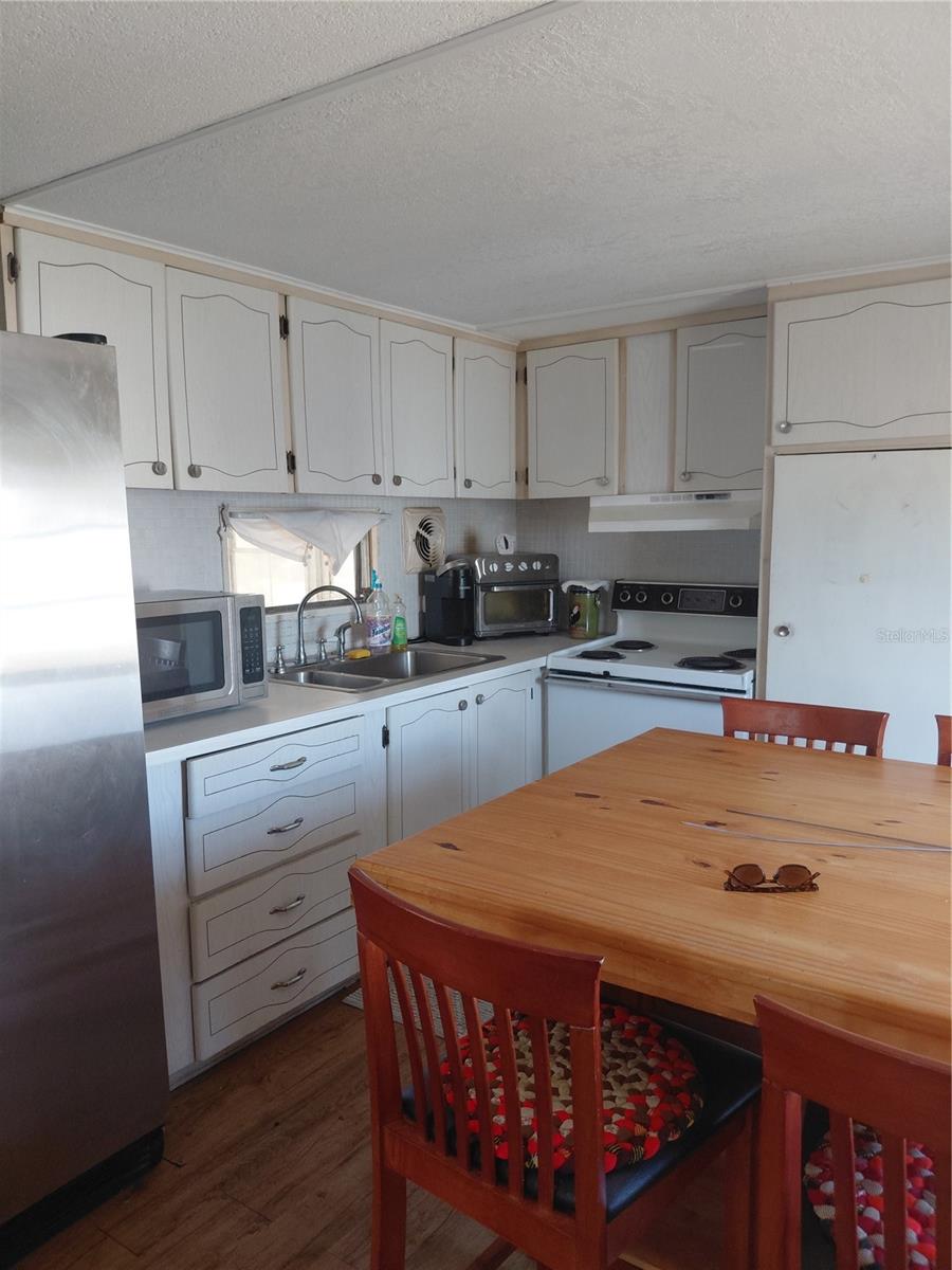 TB8476121 Property Photo