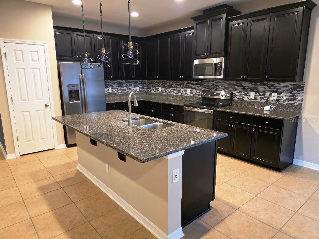 Breakfast bar in kitchen