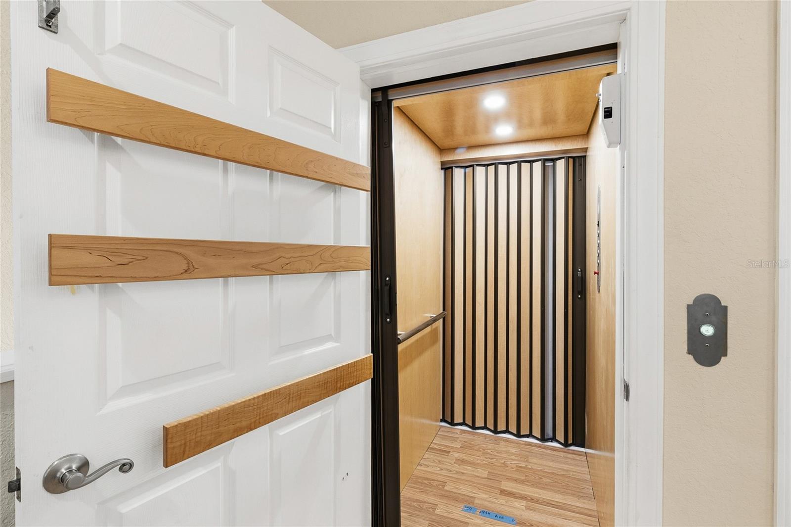 3 Stop Elevator in Unit