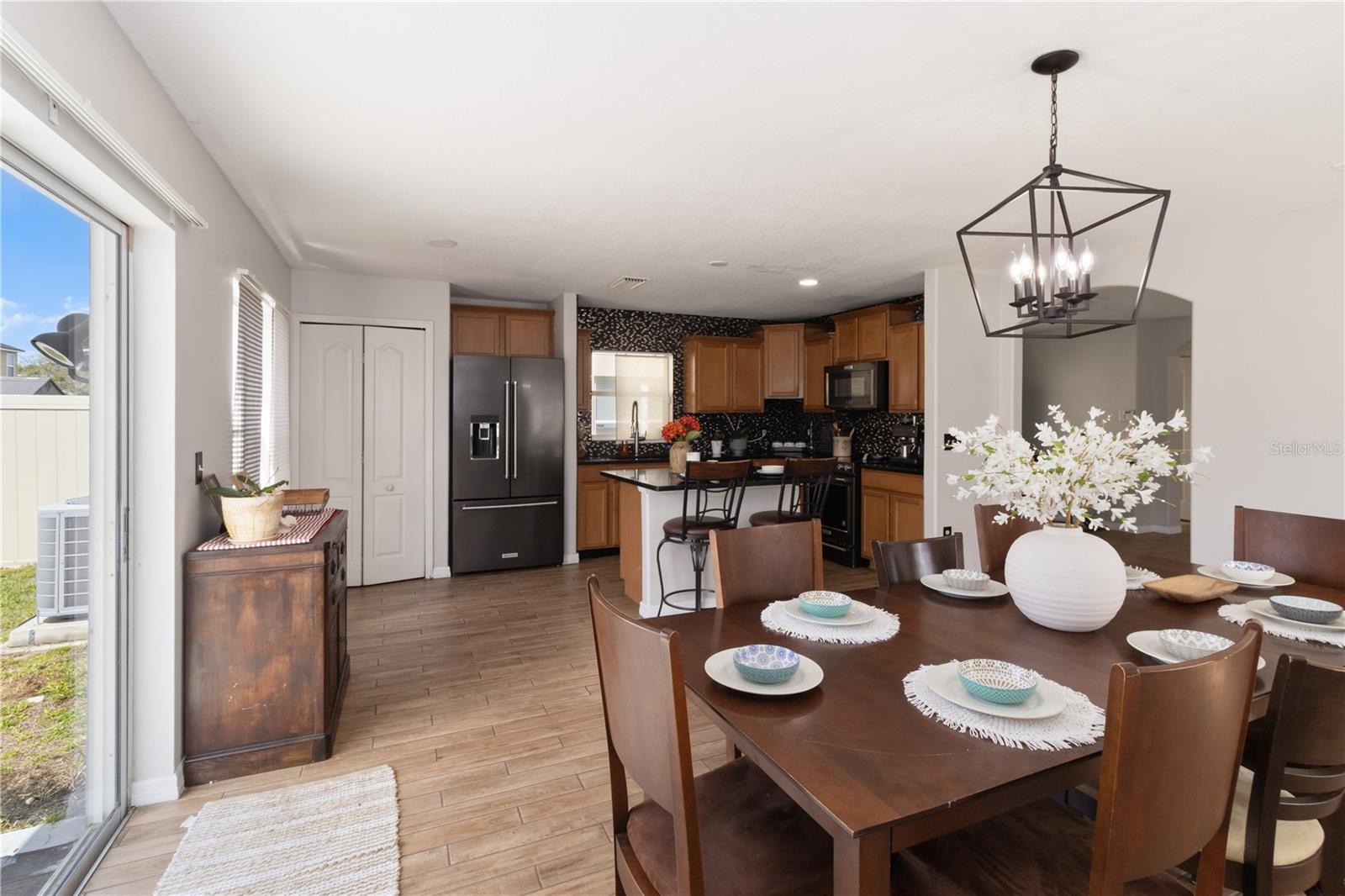Family room/Eat in Kitchen/Kitchen