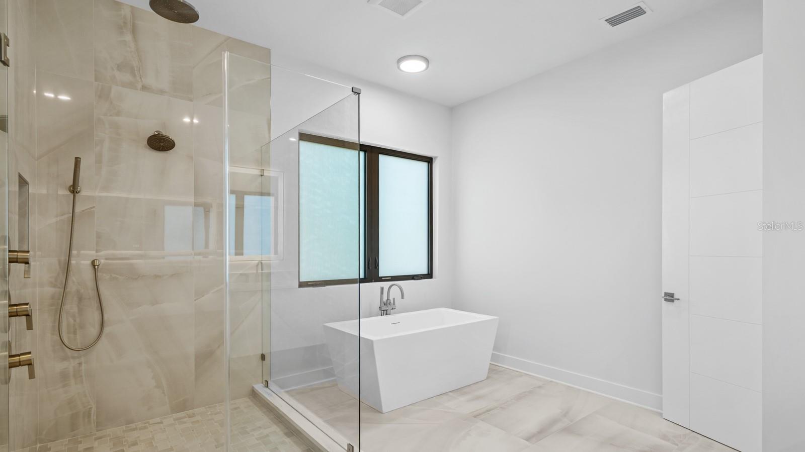 TB8476329 Property Photo