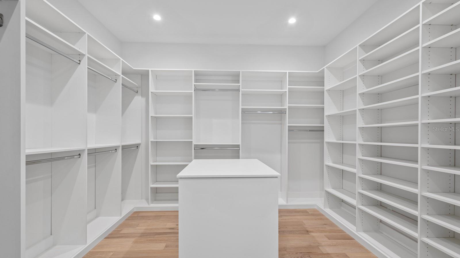 TB8476329 Property Photo