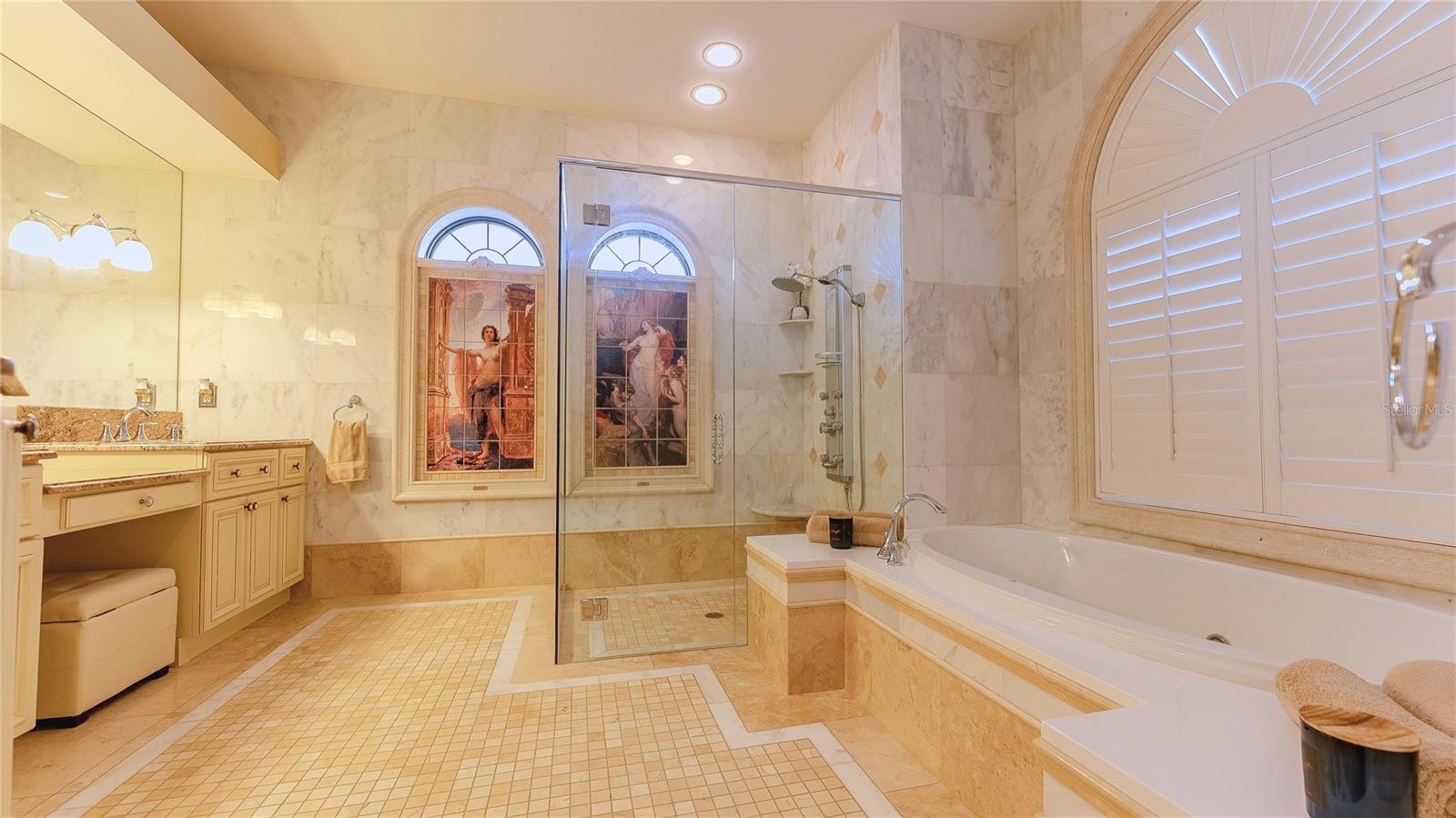 TB8476403 Property Photo