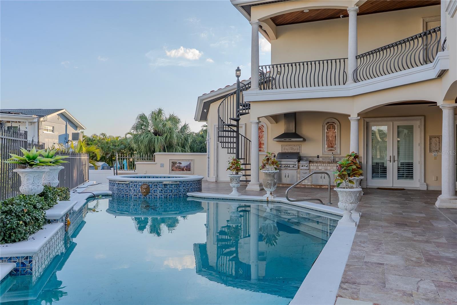 TB8476403 Property Photo