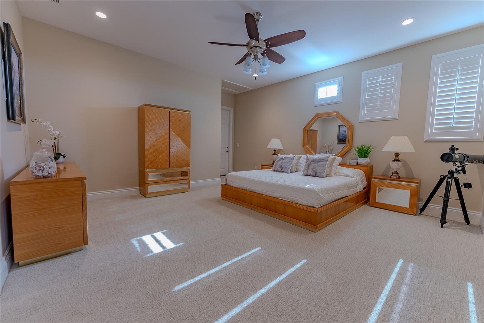 TB8476403 Property Photo