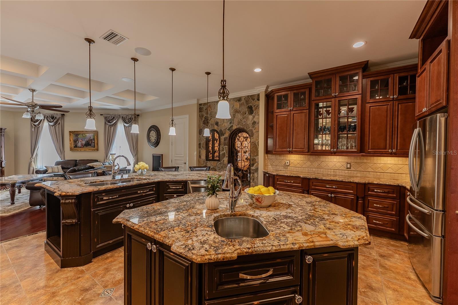 TB8476403 Property Photo