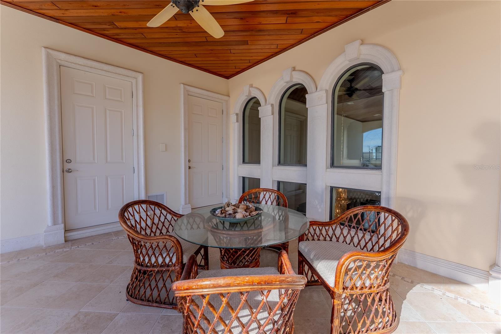 TB8476403 Property Photo