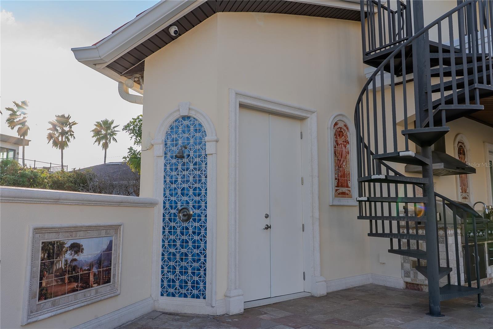 TB8476403 Property Photo