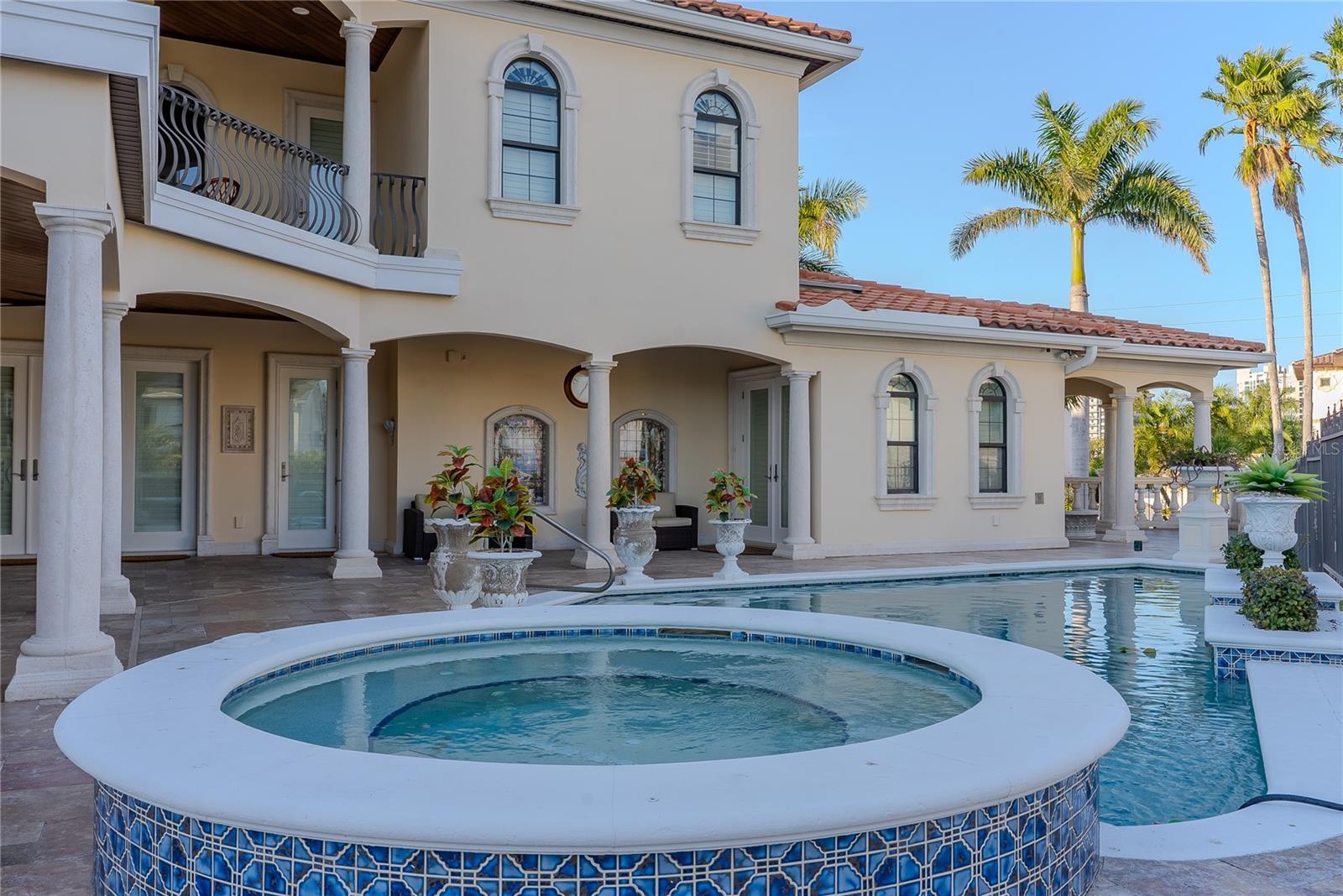 TB8476403 Property Photo