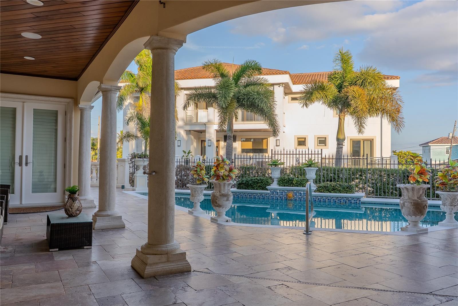 TB8476403 Property Photo