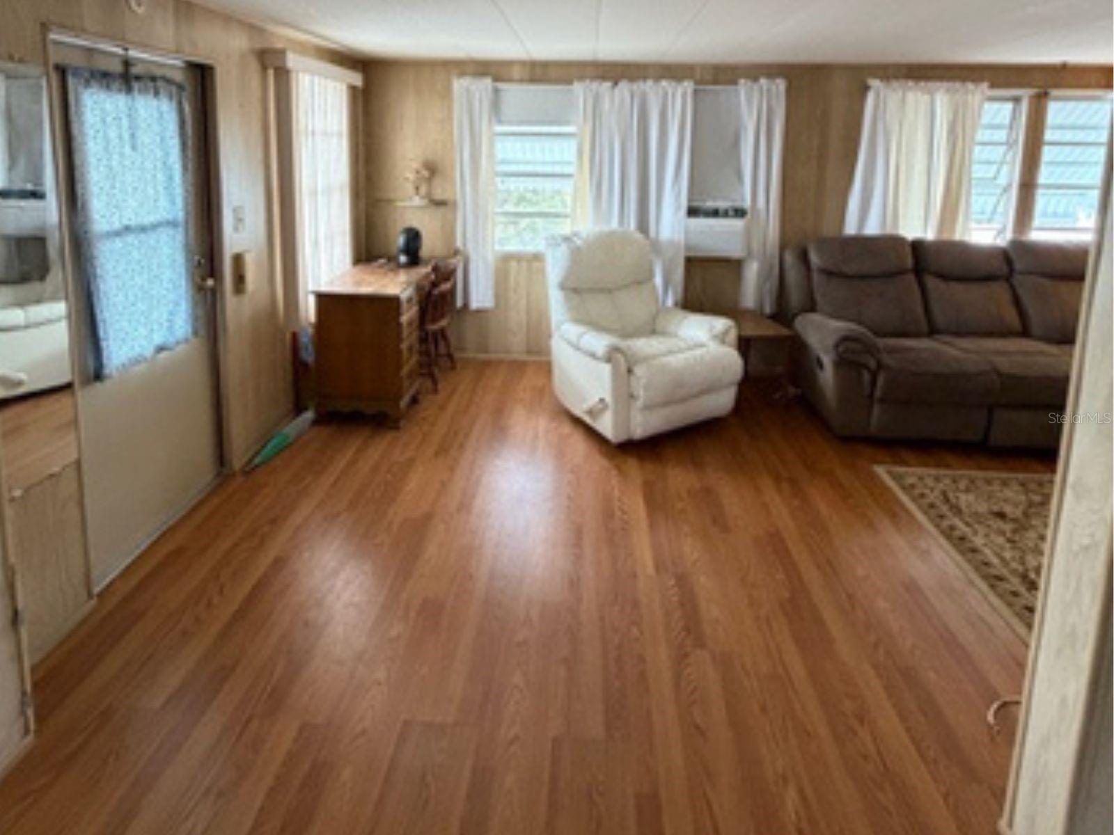 TB8476404 Property Photo