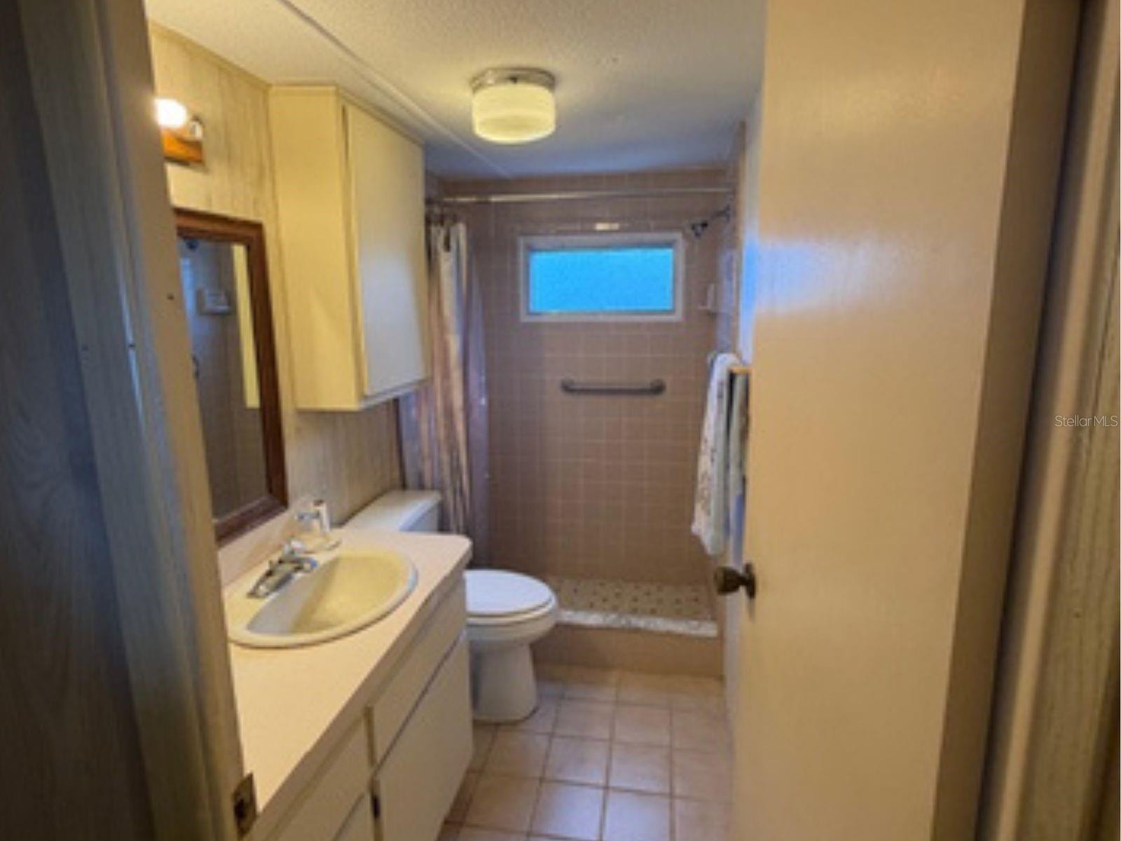 TB8476404 Property Photo