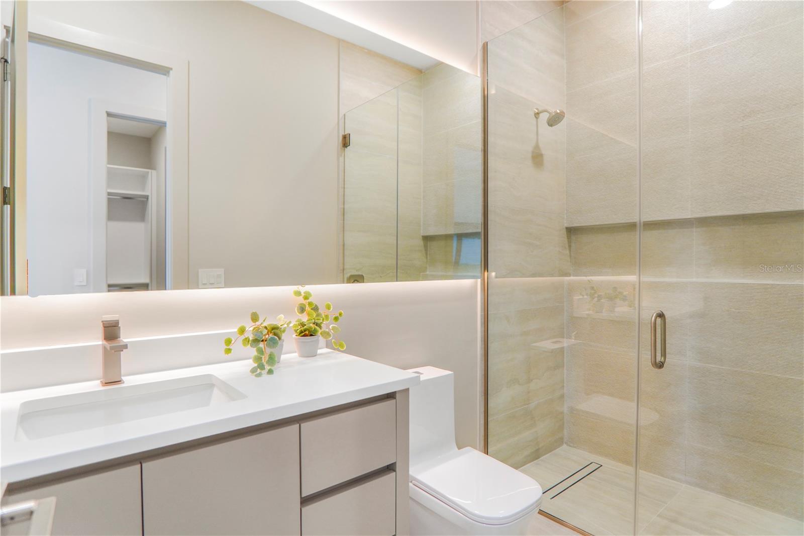 O6382642 Property Photo