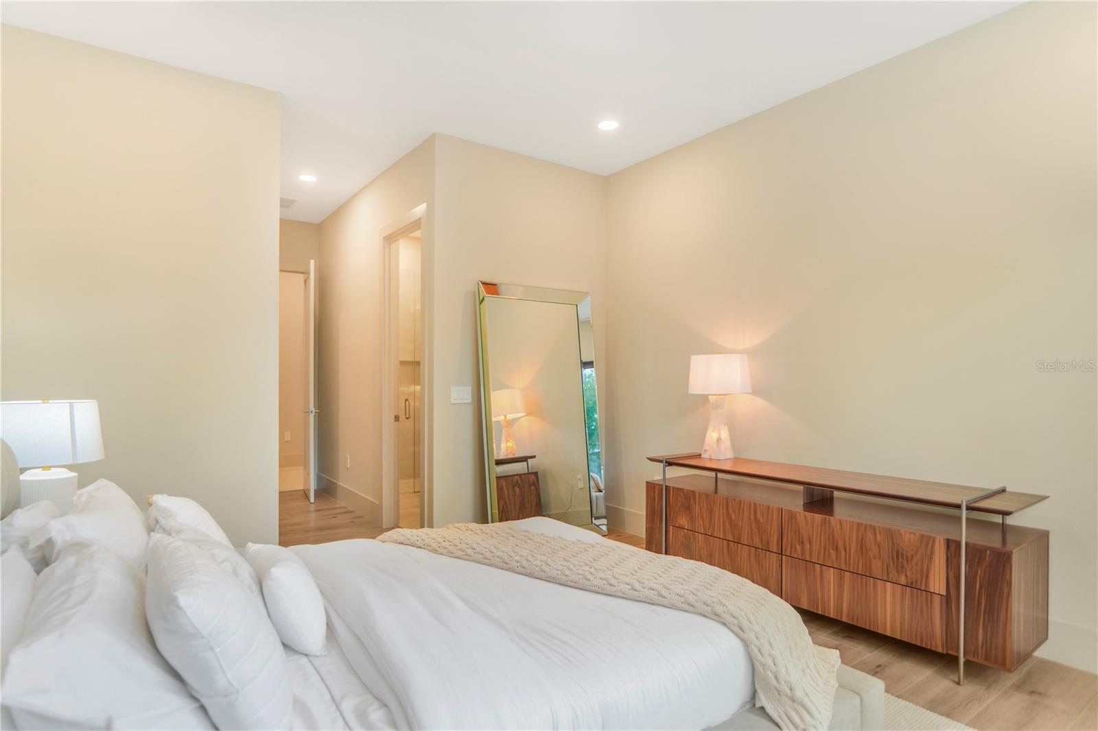 O6382642 Property Photo