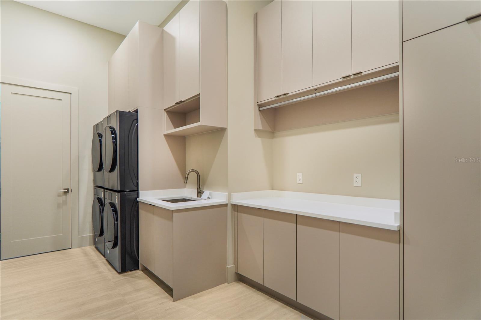 O6382642 Property Photo