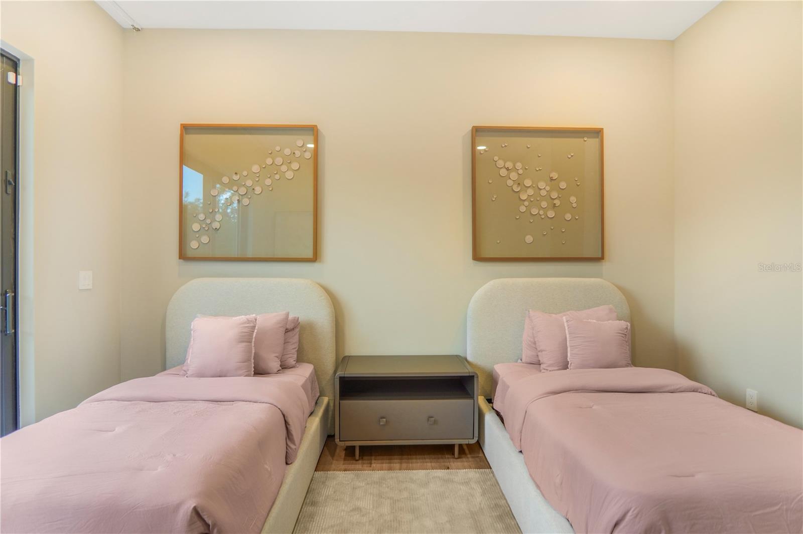 O6382642 Property Photo