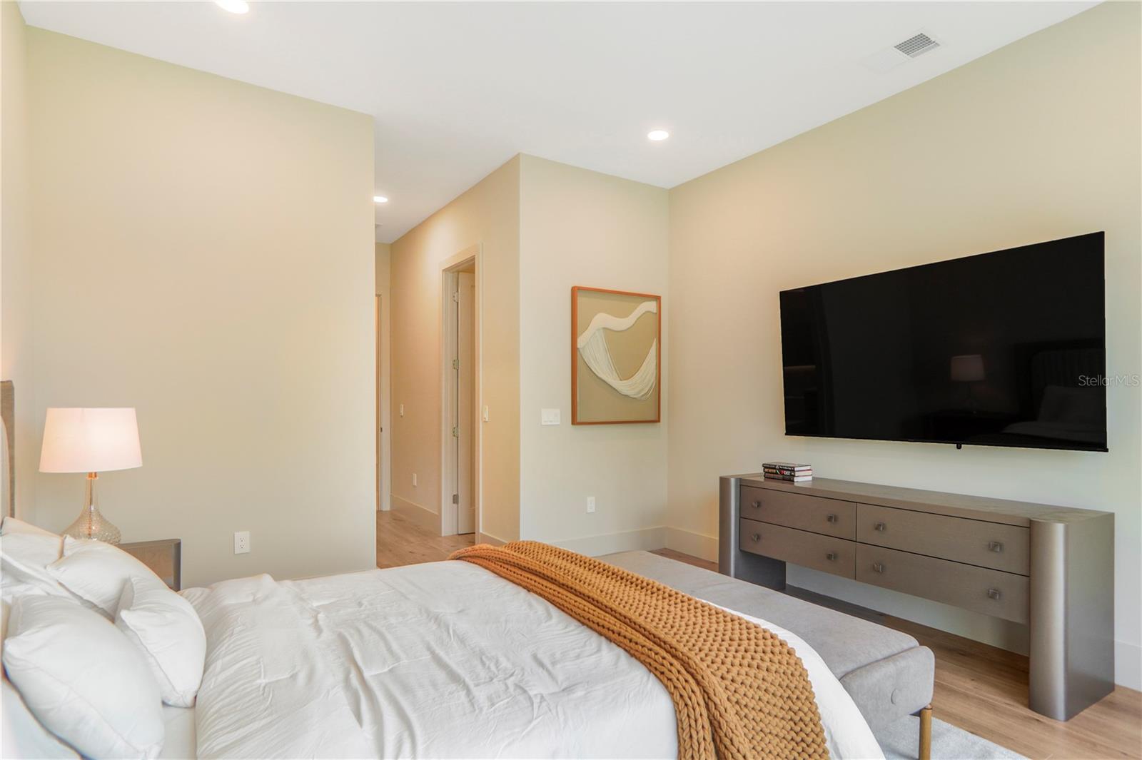 O6382642 Property Photo