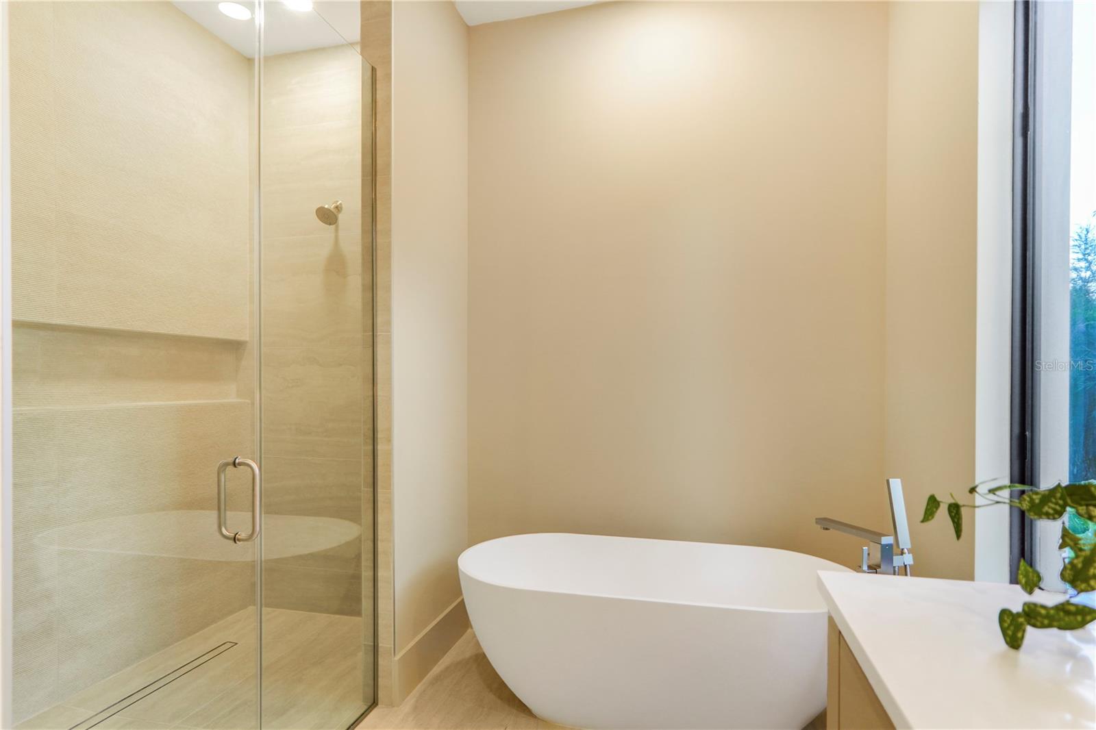 O6382642 Property Photo