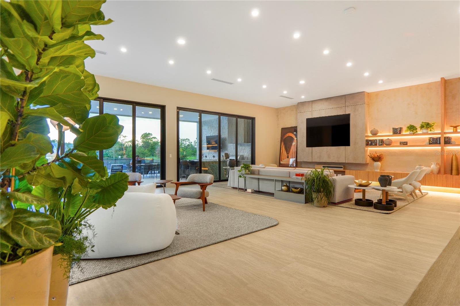 O6382642 Property Photo