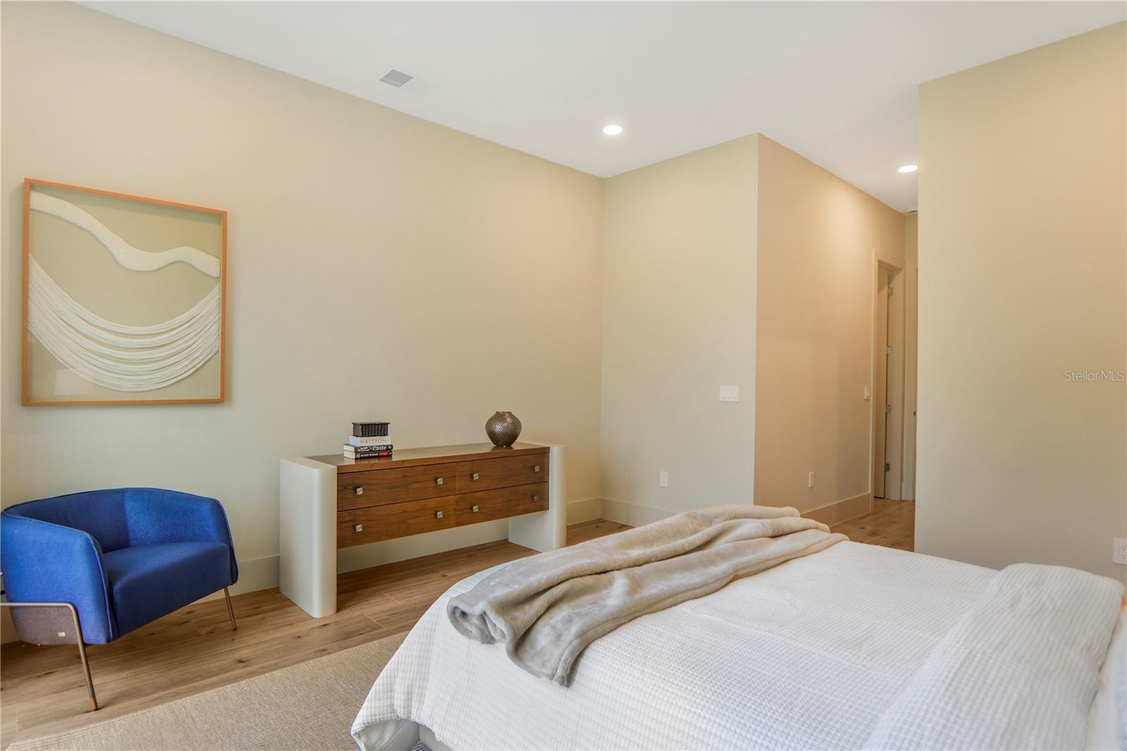 O6382642 Property Photo