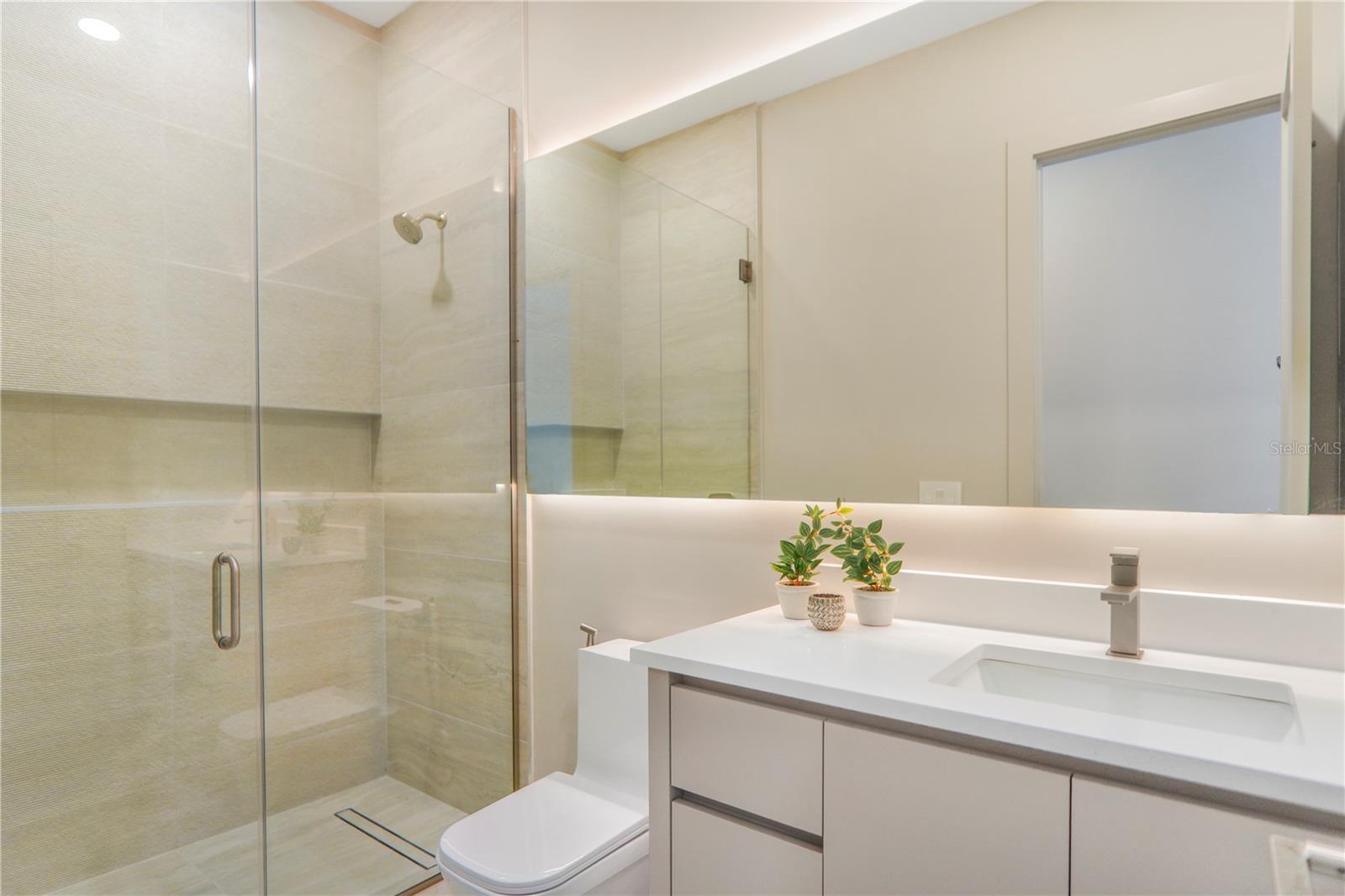 O6382642 Property Photo