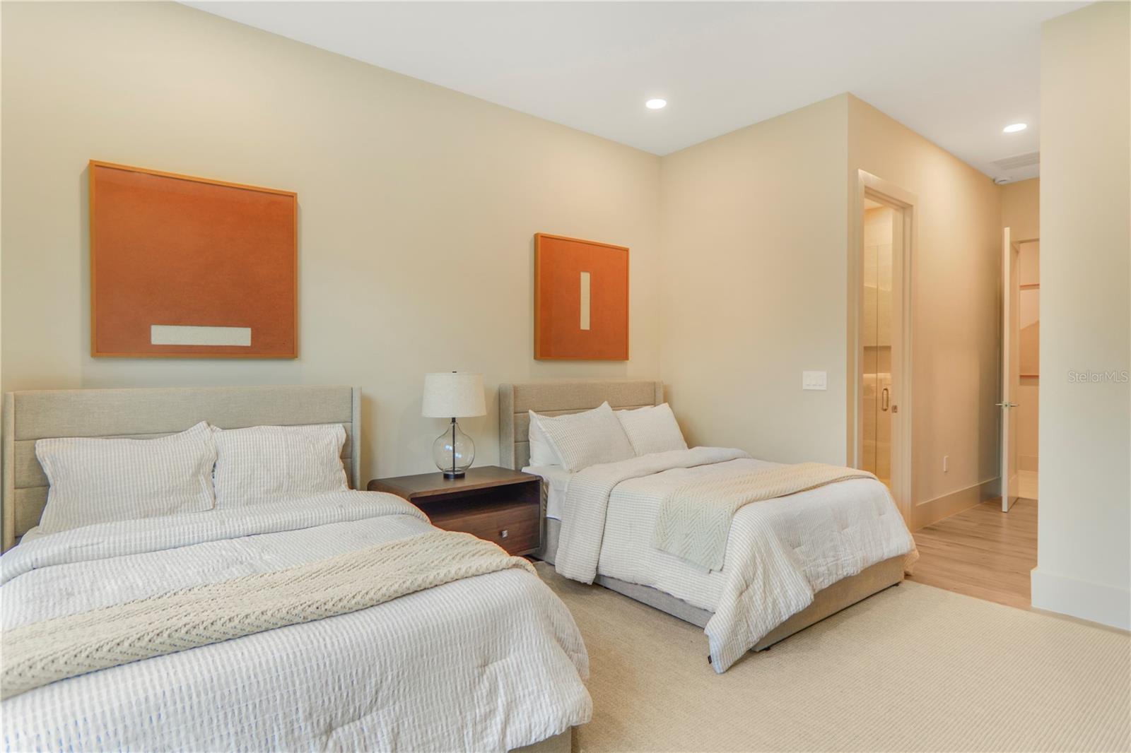 O6382642 Property Photo