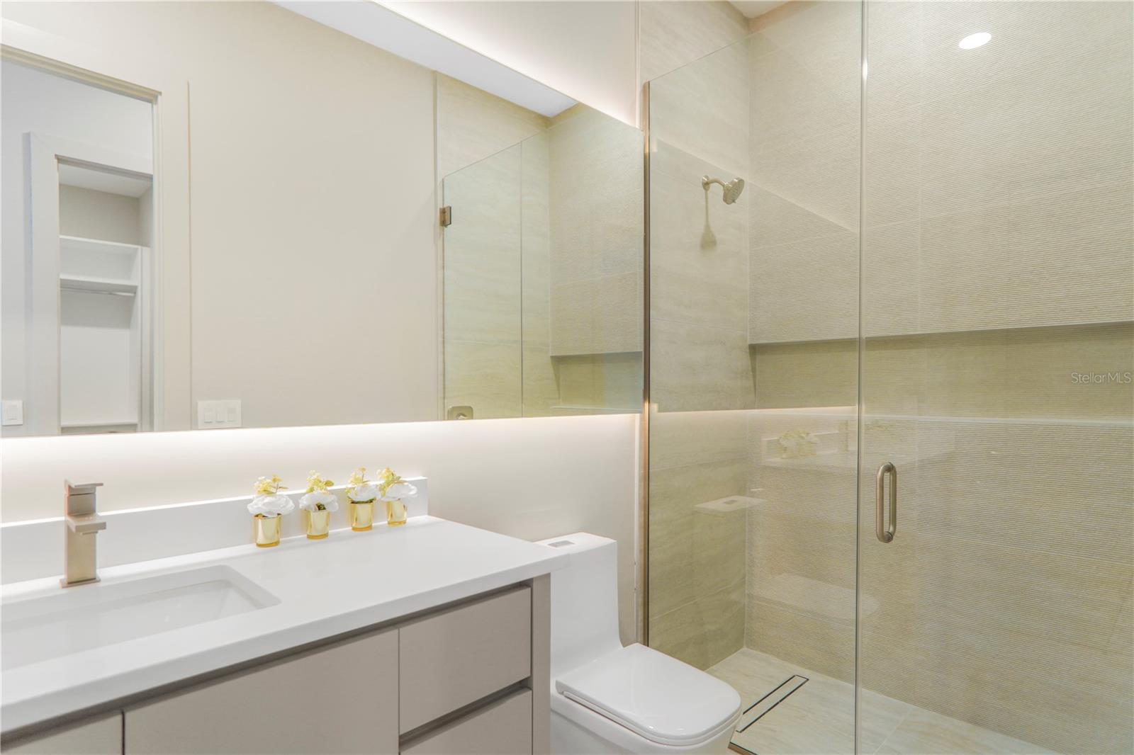 O6382642 Property Photo