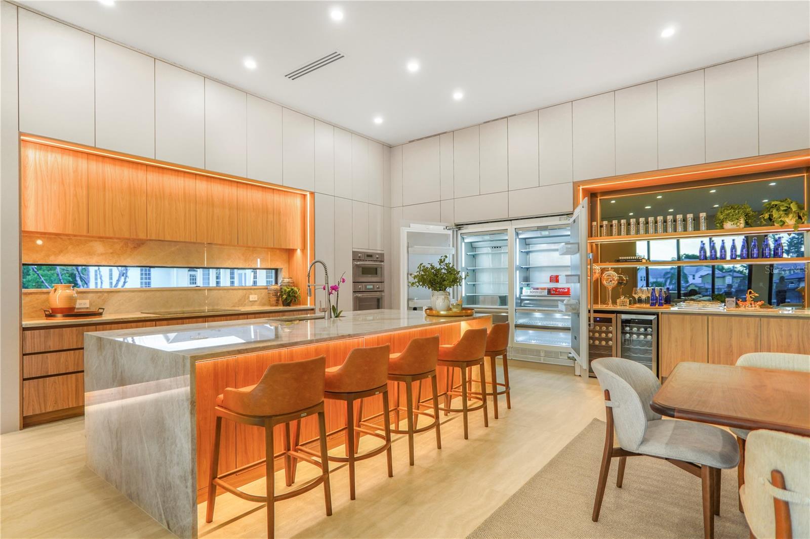 O6382642 Property Photo