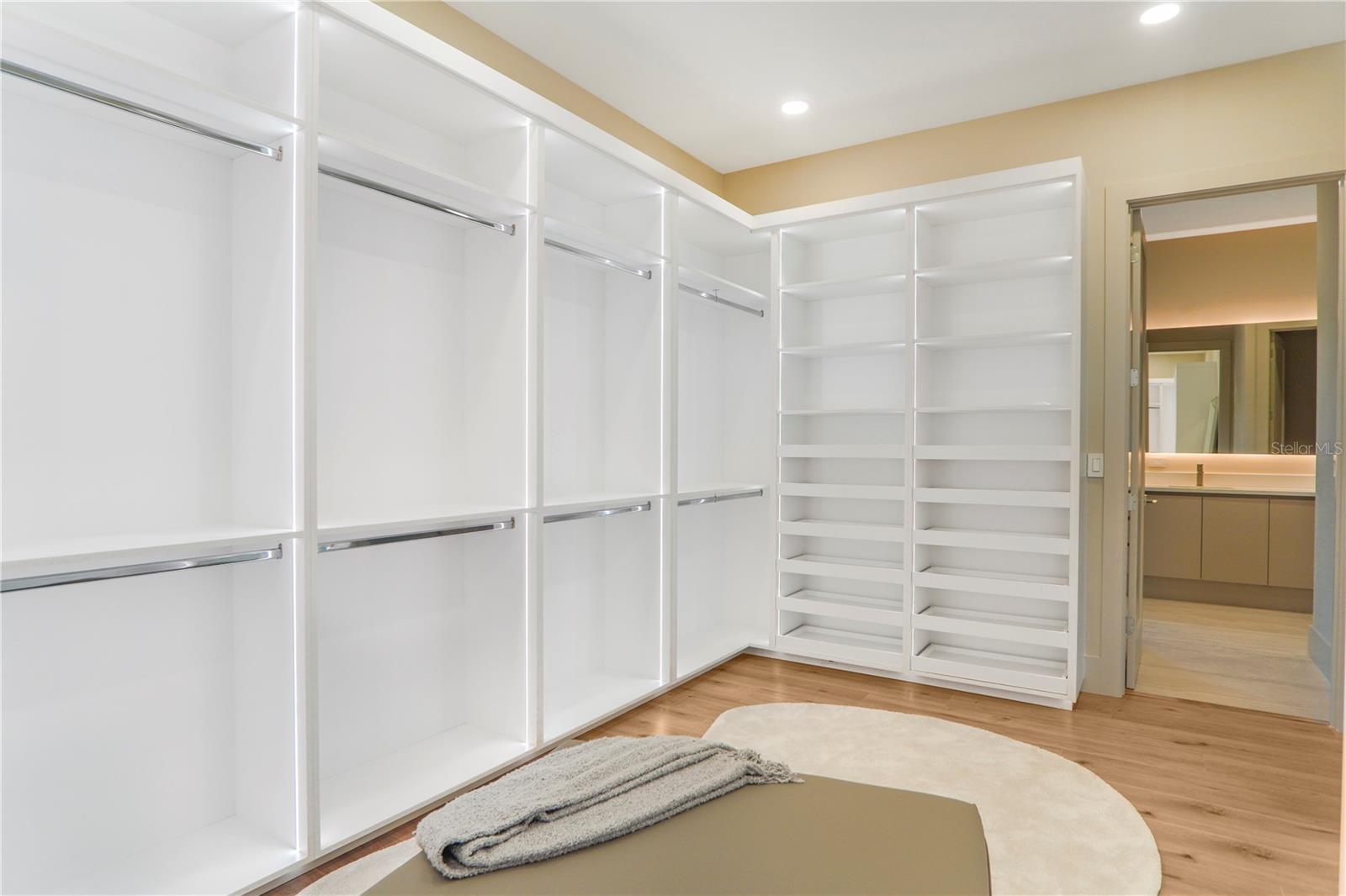 O6382642 Property Photo