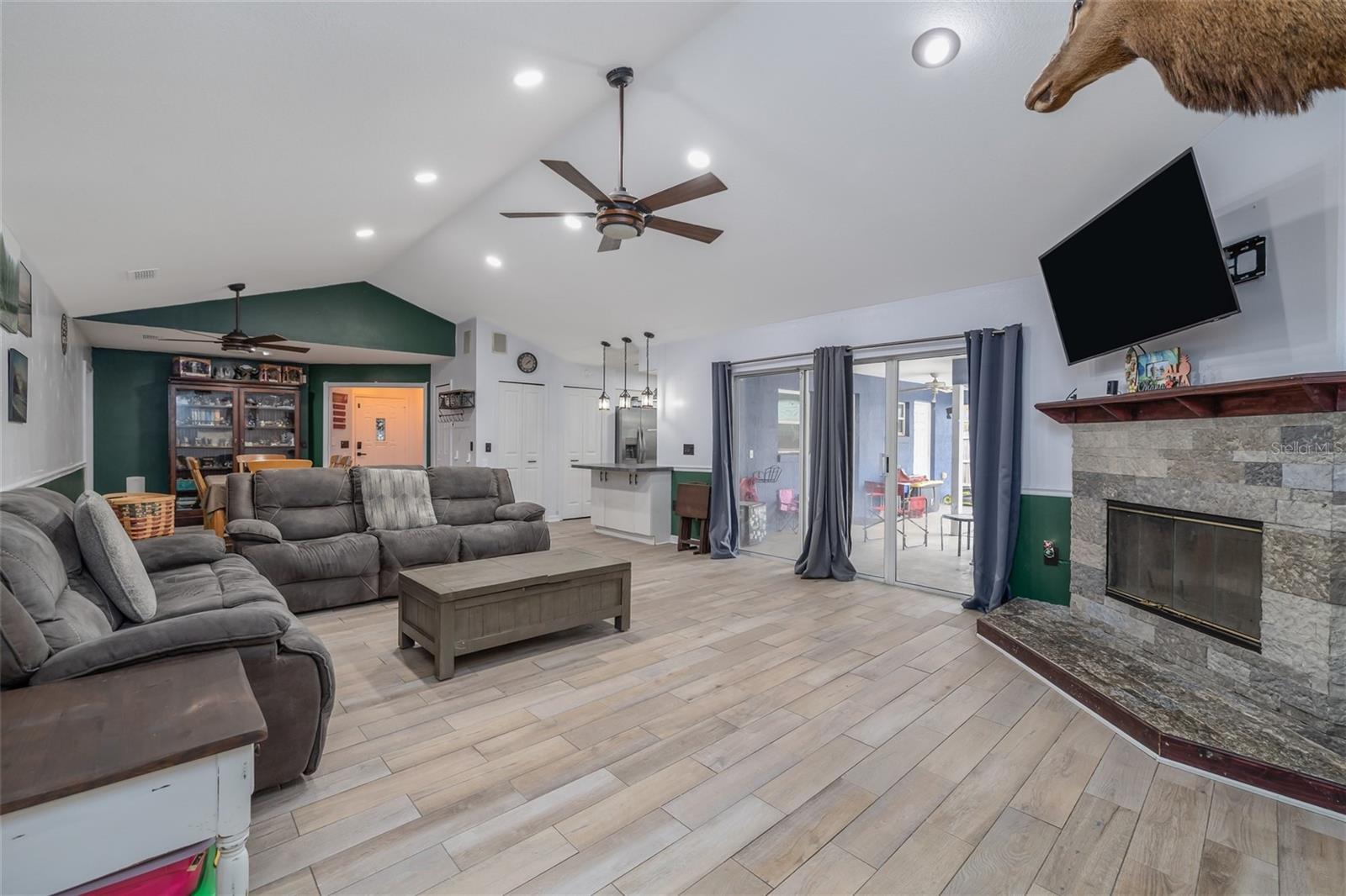 420 PINEAPPLE ST, ORANGE CITY, FL, 32763