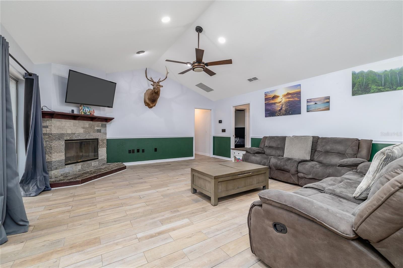 420 PINEAPPLE ST, ORANGE CITY, FL, 32763