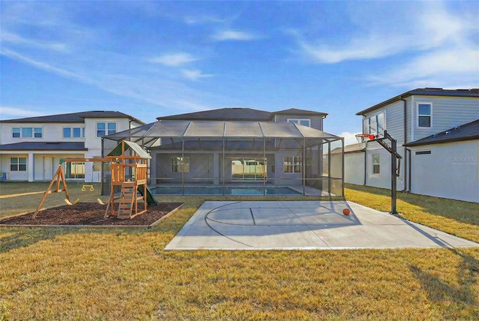 VIRTUALLY STAGED - OVERSIZED BACKYARD