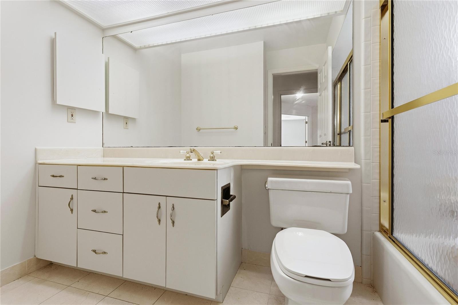 O6382730 Property Photo