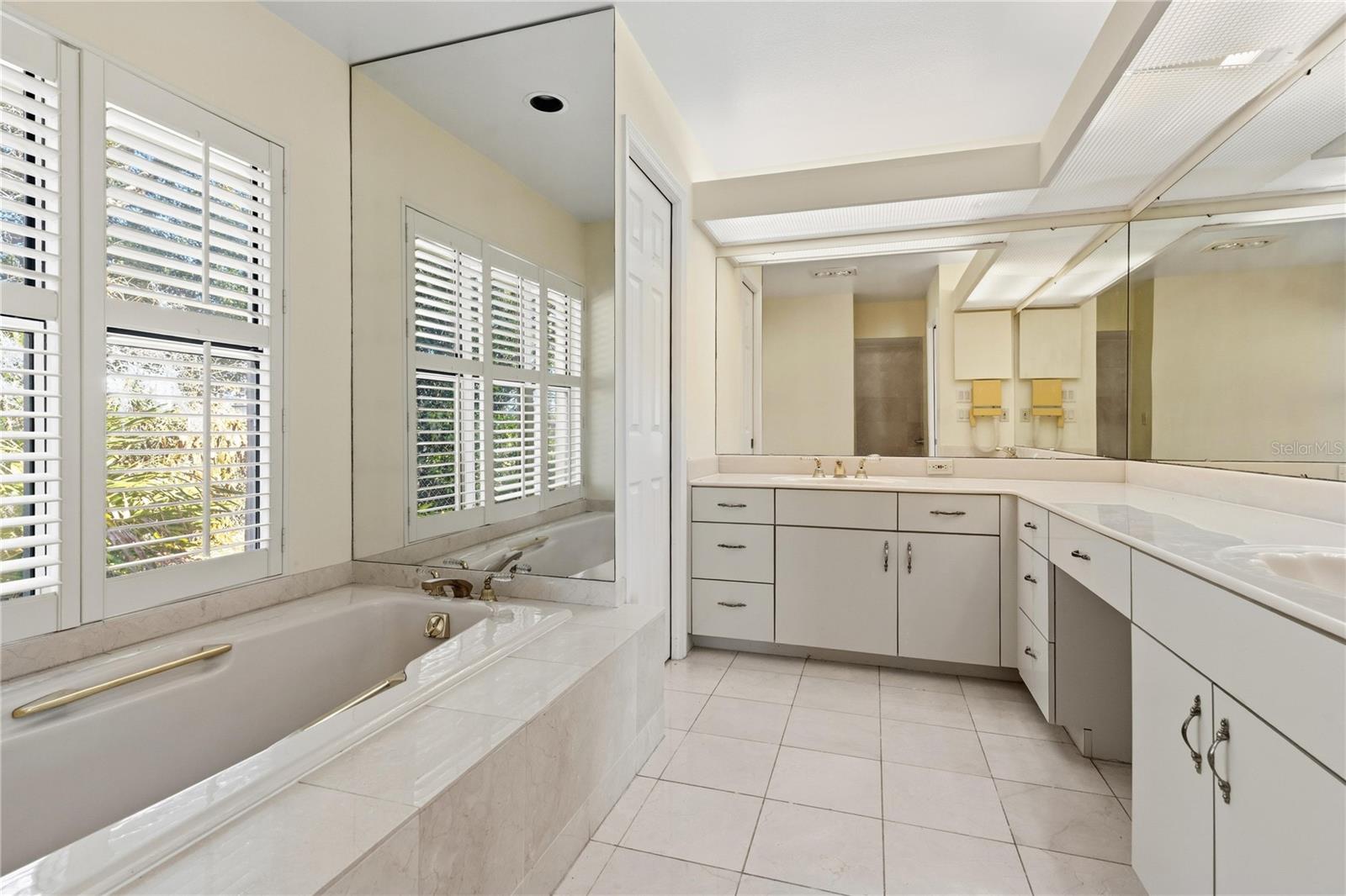 O6382730 Property Photo