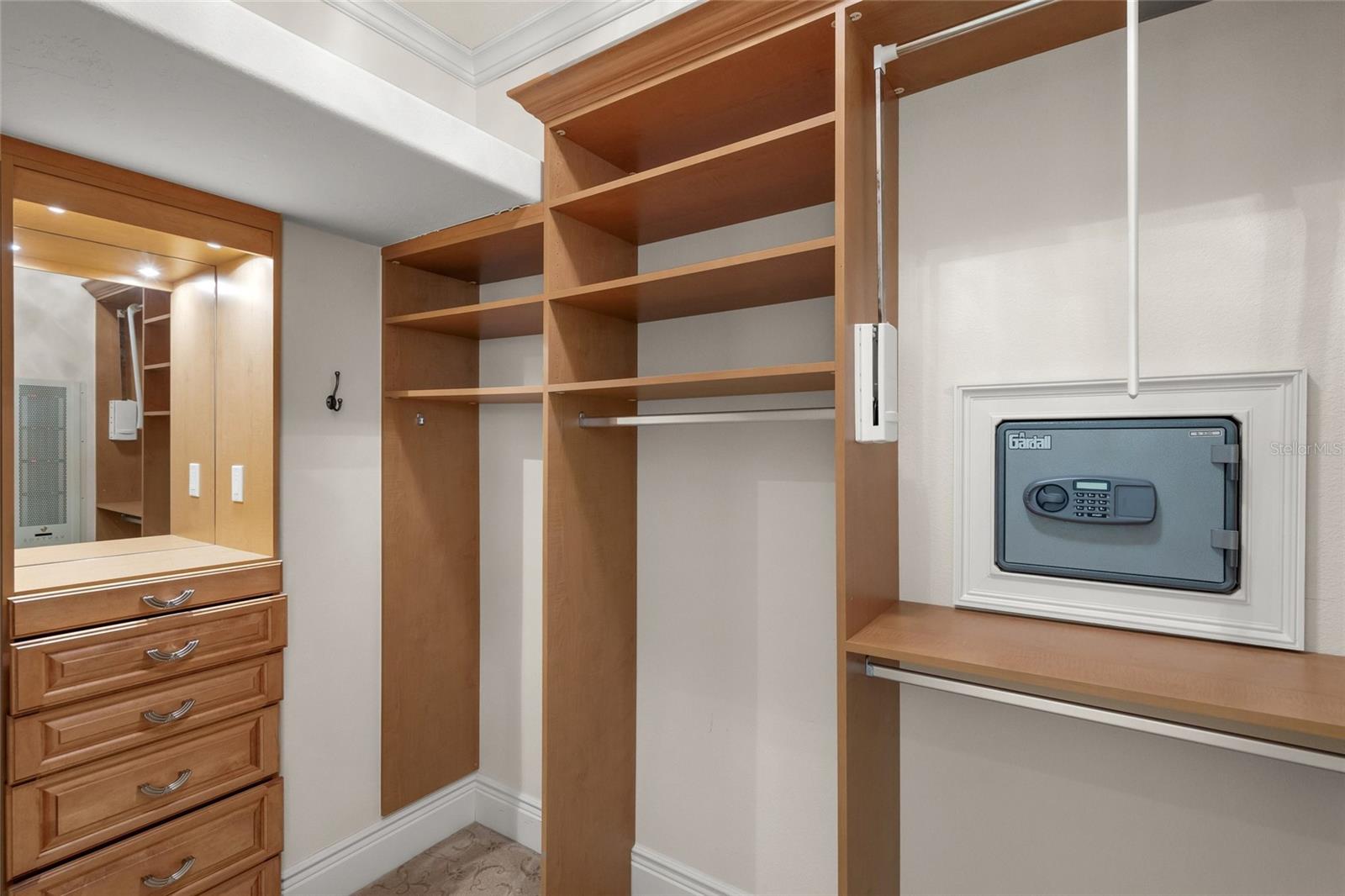 A4682656 Property Photo