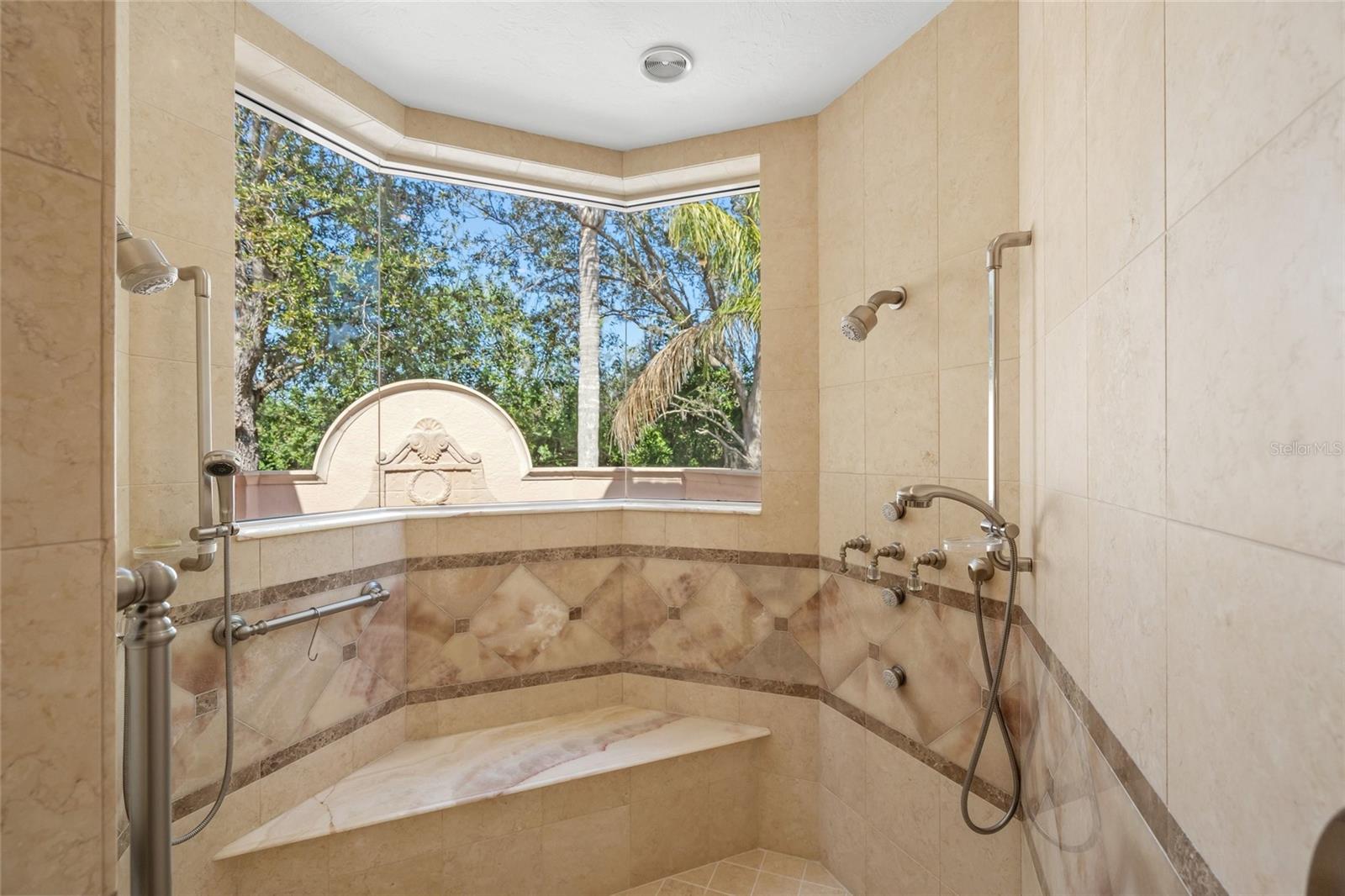 A4682656 Property Photo