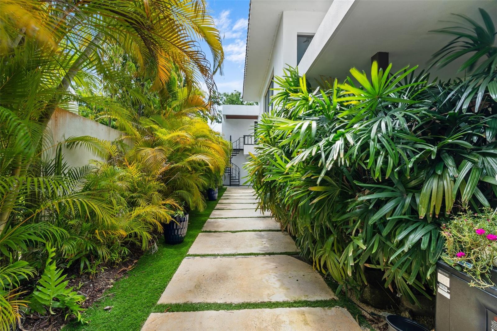 PR9119303 Property Photo