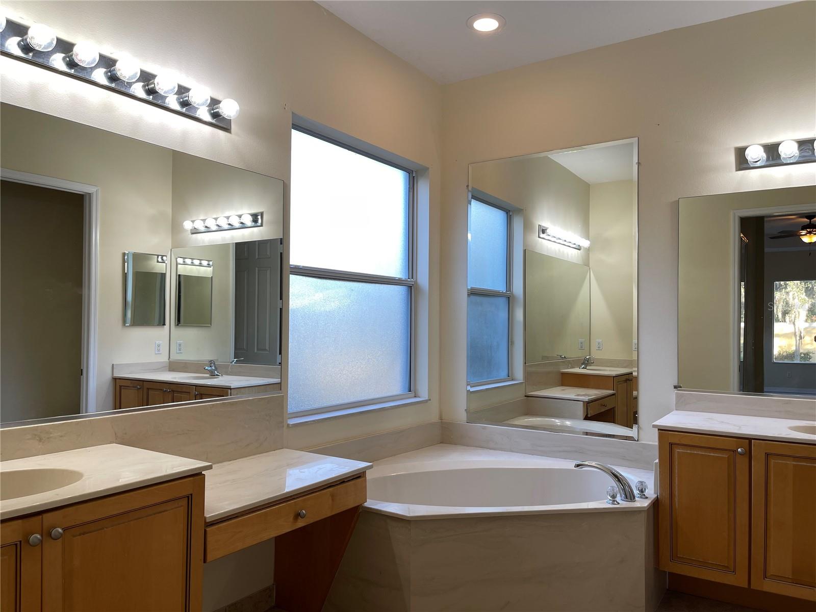 3811 65TH AVE E, SARASOTA, FL, 34243