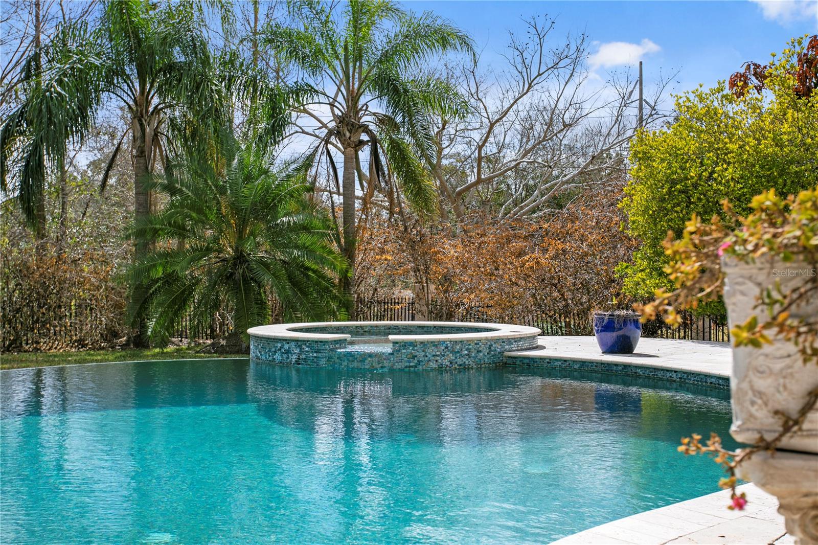 TB8476635 Property Photo