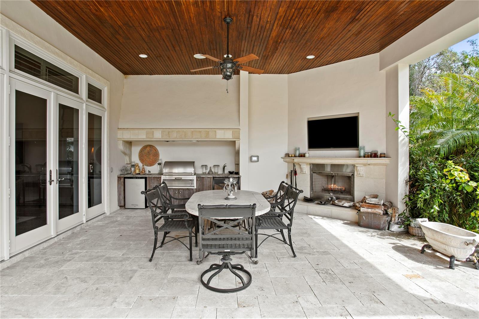 TB8476635 Property Photo