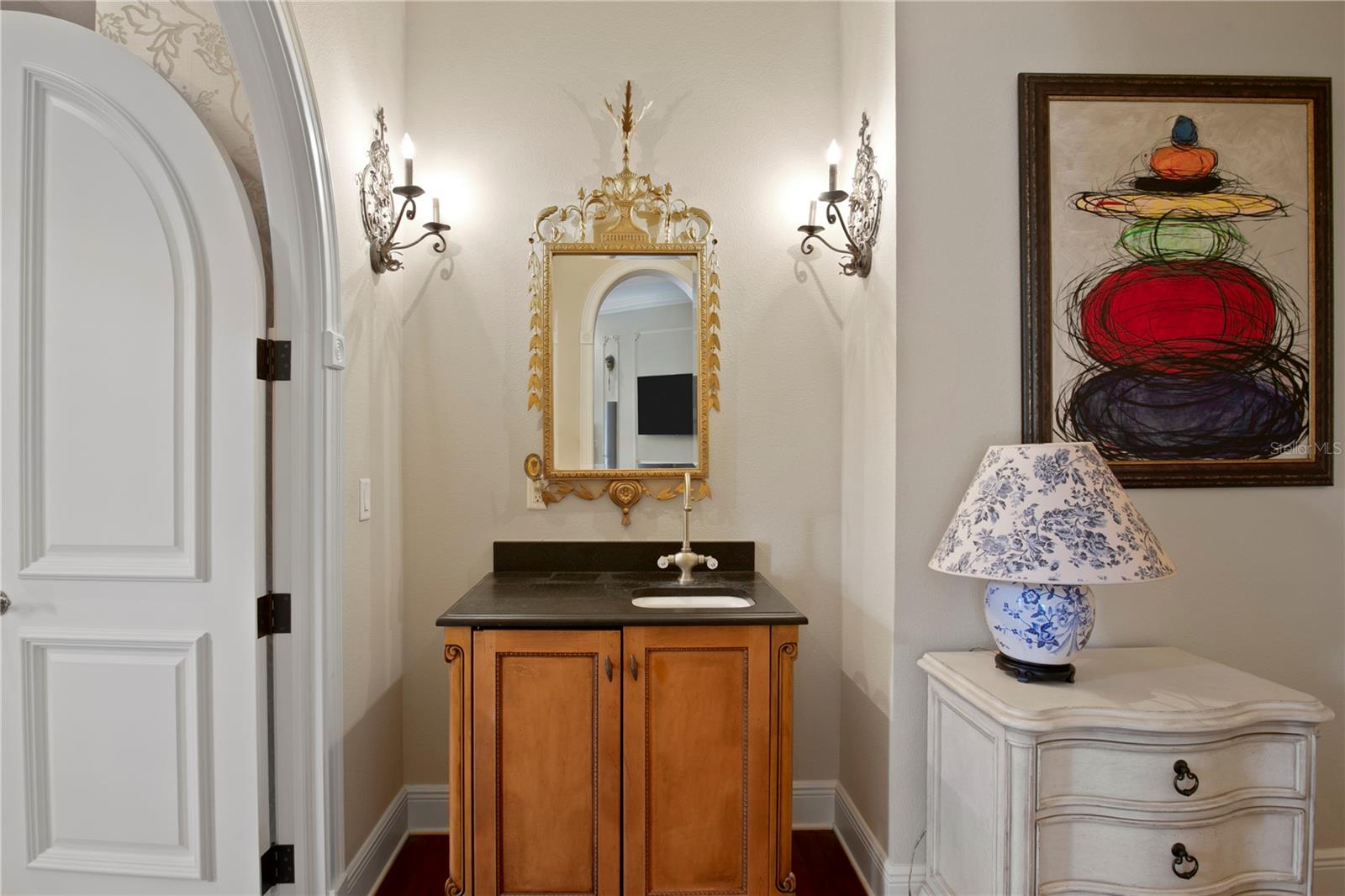 TB8476635 Property Photo