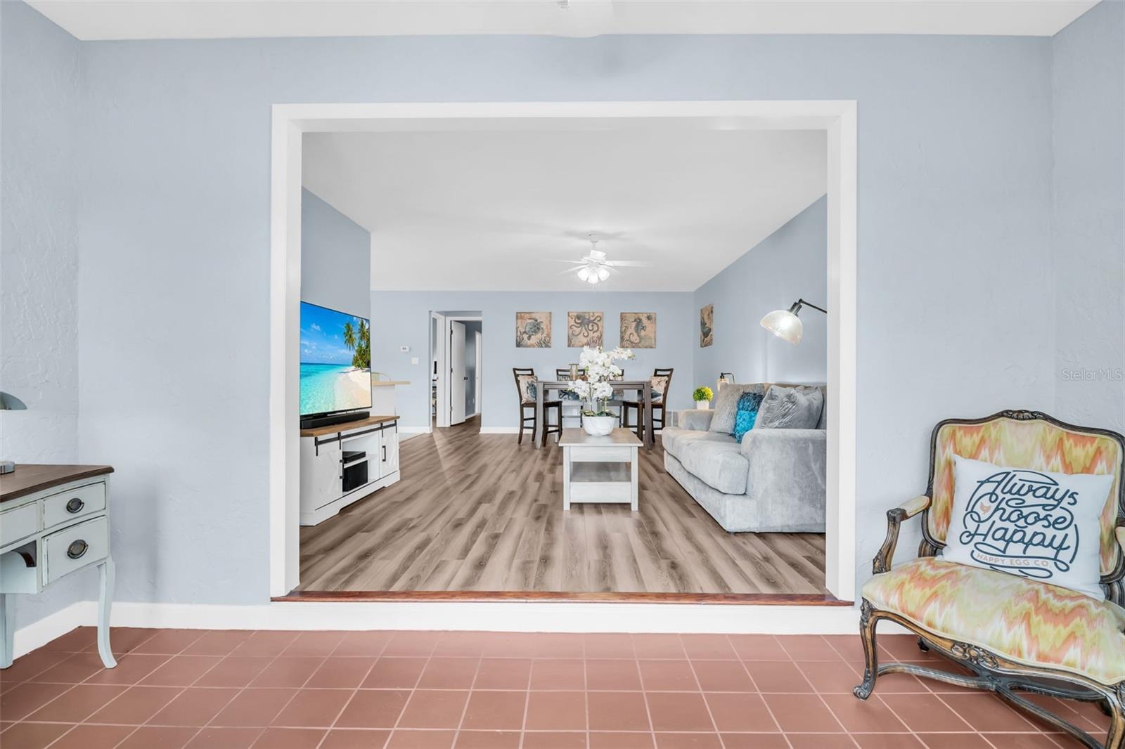 Gracious light & bright front entry~