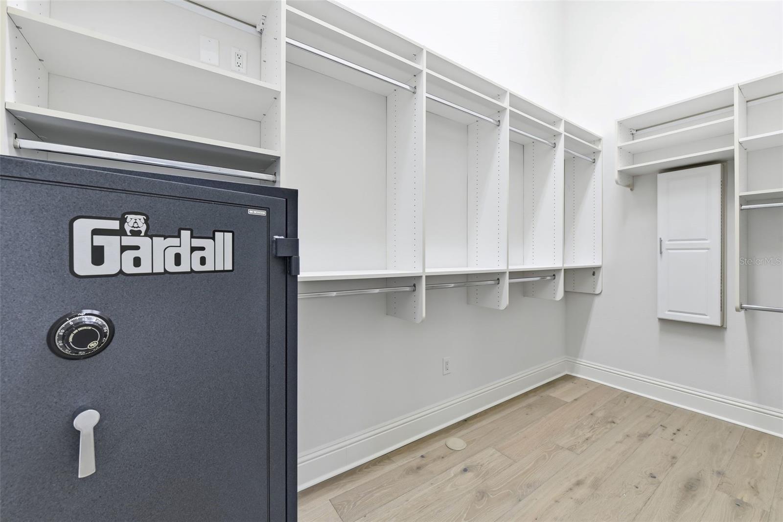 A4682766 Property Photo