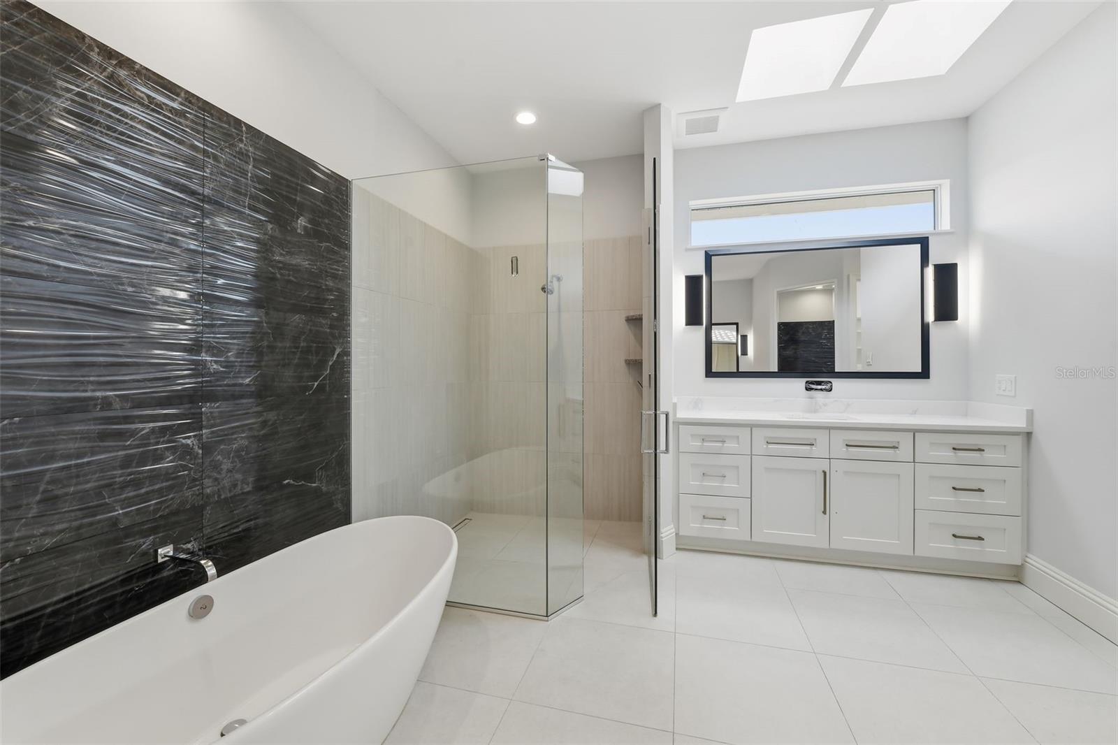 A4682766 Property Photo