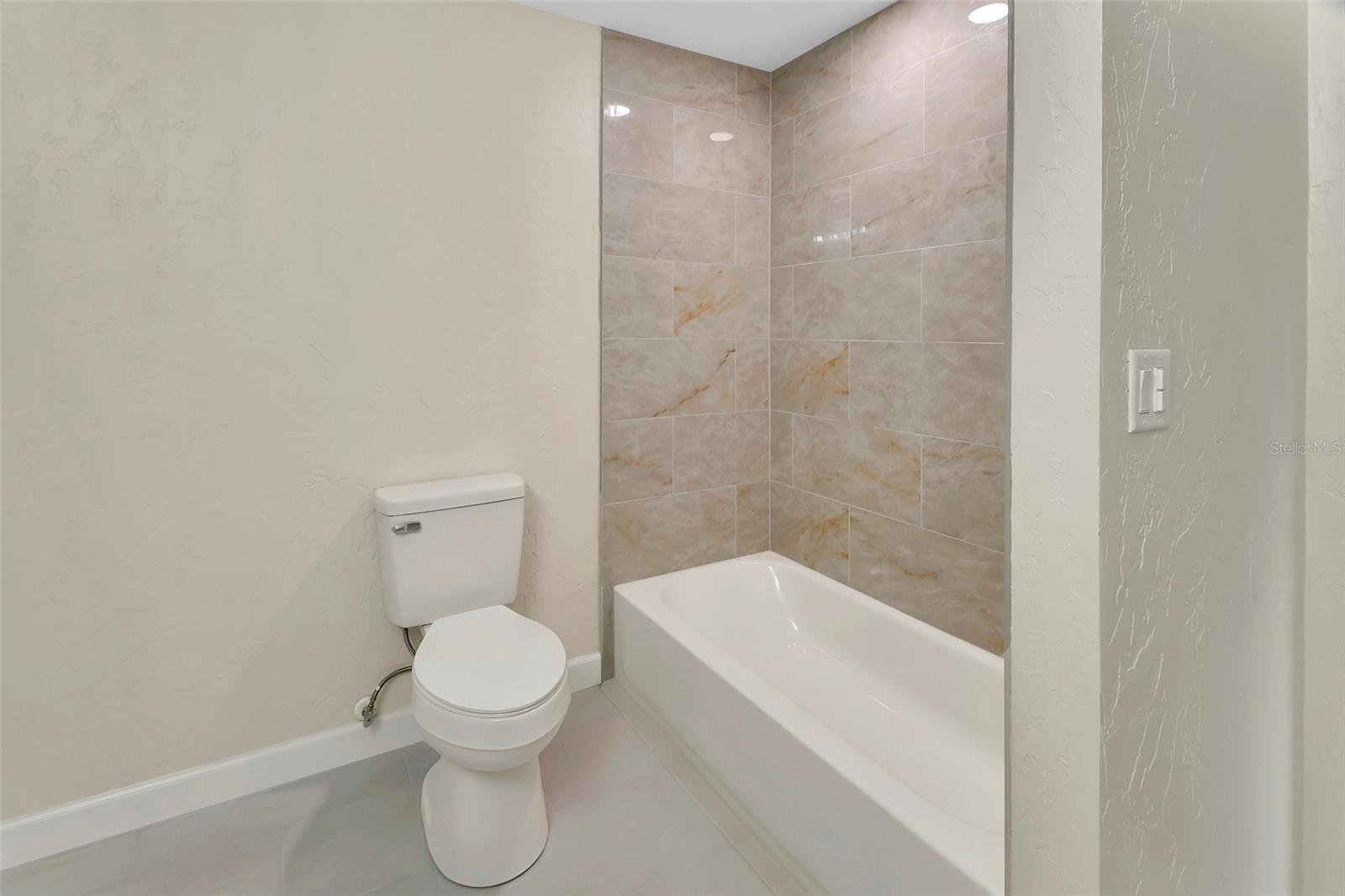 218 LUCERNE DR, DEBARY, FL, 32713