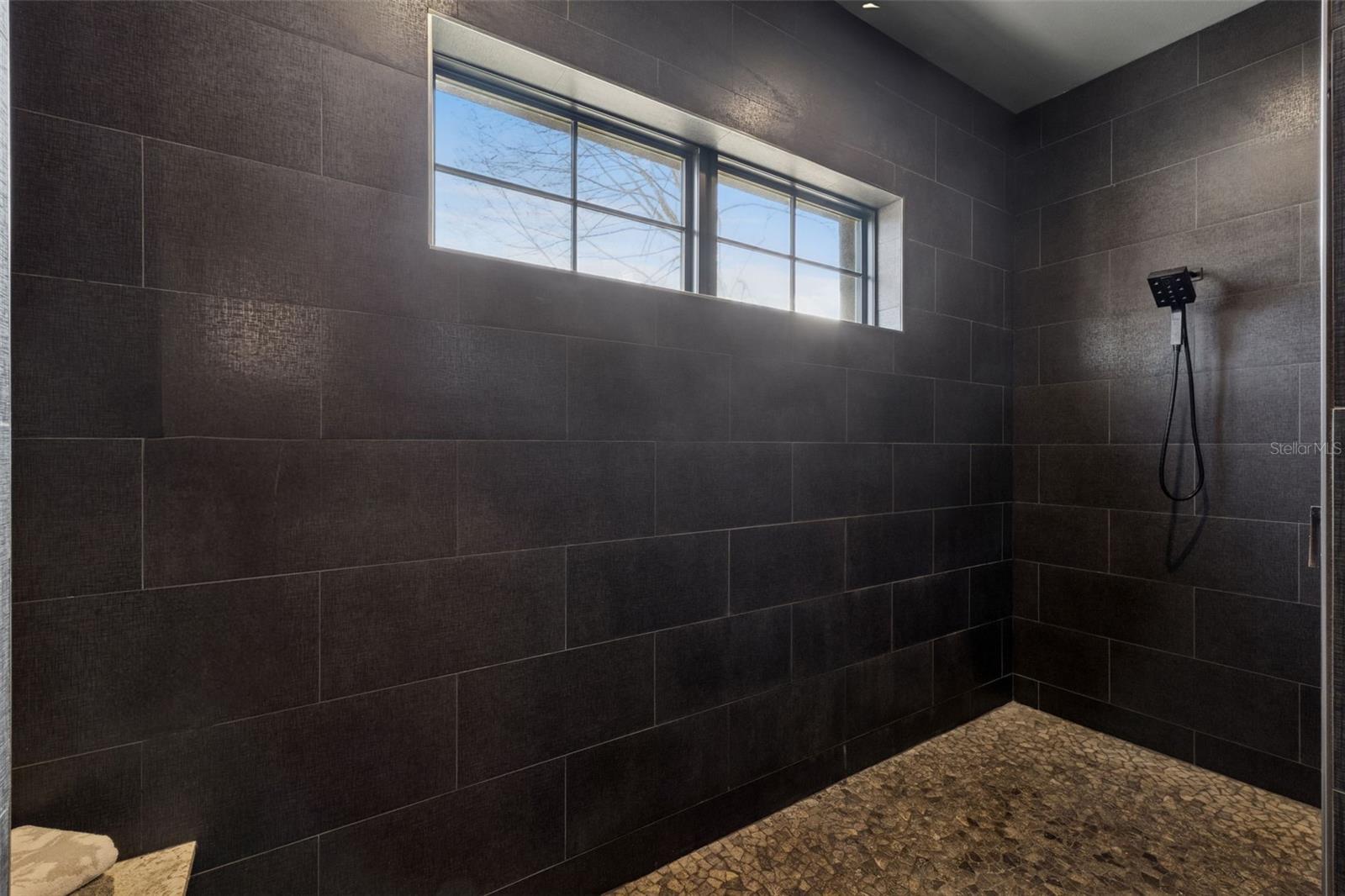 O6383050 Property Photo