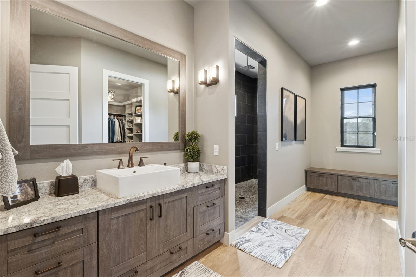 O6383050 Property Photo